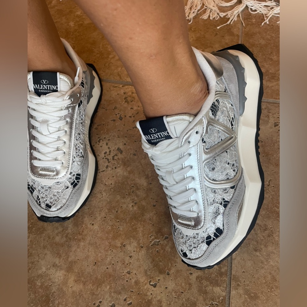 Valentino Garavani LACE AND MESH LACERUNNER SNEAKER